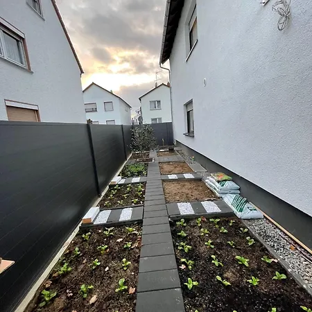 Luis Ruesselsheim O1 Homestay szállás Hassloch (Hessen)