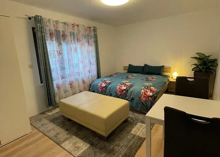 Luis Ruesselsheim O1 Homestay szállás